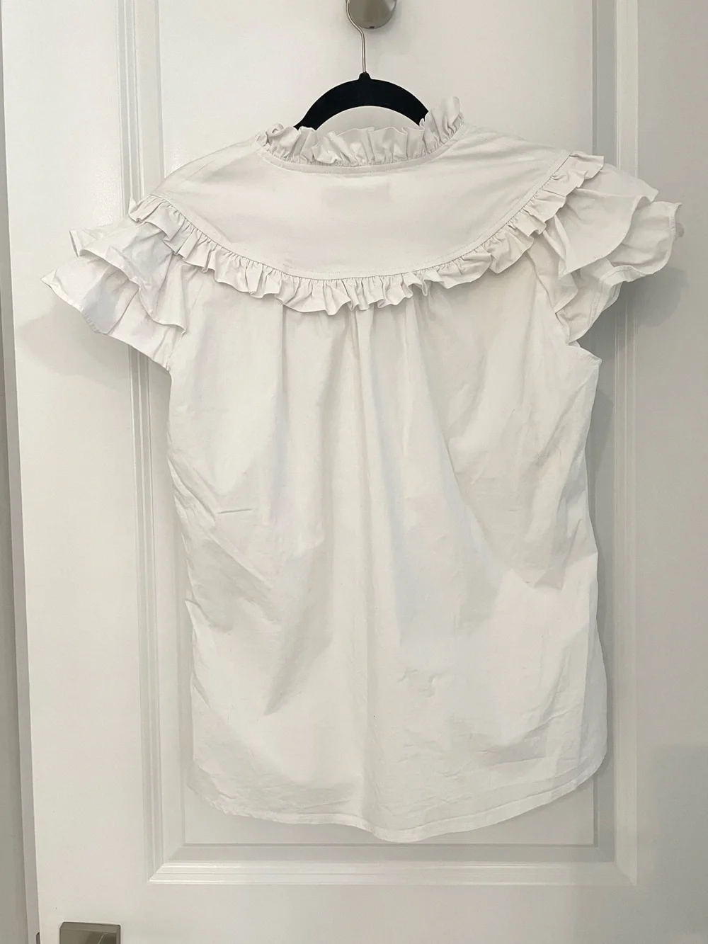 CK BRADLEY Silla Top in Off White Ruffle Coastal Contemporary.      16 - Picture 6 of 7
